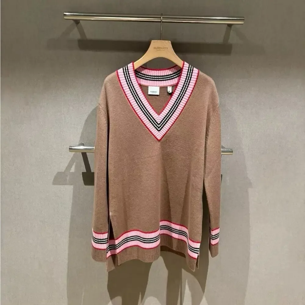 Burberry Cashmere V Neck Sweater M NWT - Picture 2 of 7